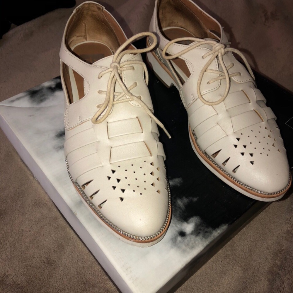 Pointed toe loafer
